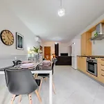 アパート Spacious In St'julians By Sf Homes