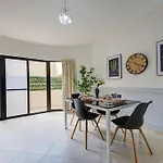 アパート Spacious In St'julians By Sf Homes
