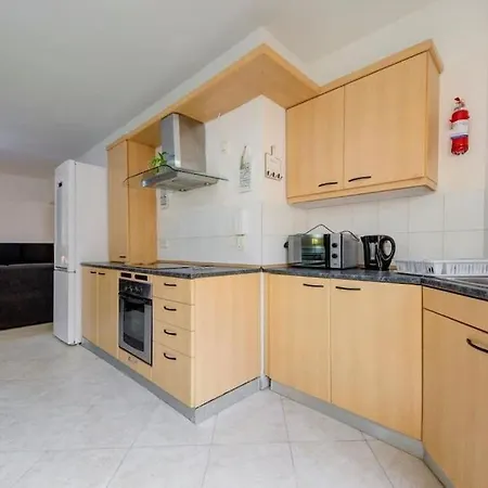 Spacious In St'julians By Sf Homes Сент Джулианс