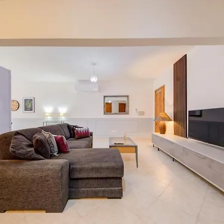 Spacious In St'julians By Sf Homes Апартаменты